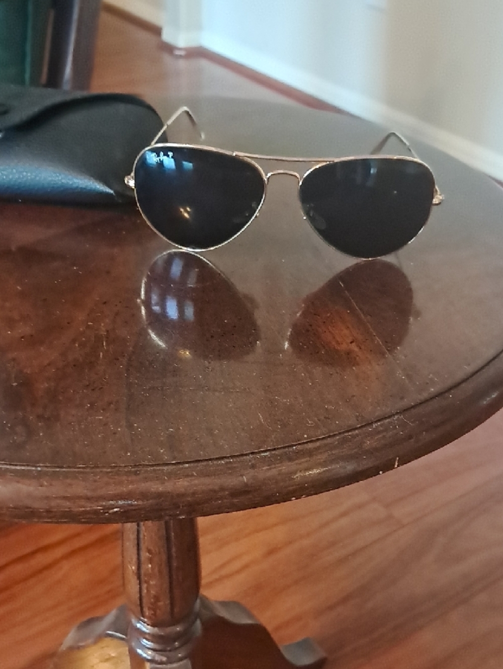 Ray-Ban Gold Frame Sunglasses with Dark Green Lenses - Picture 5 of 6